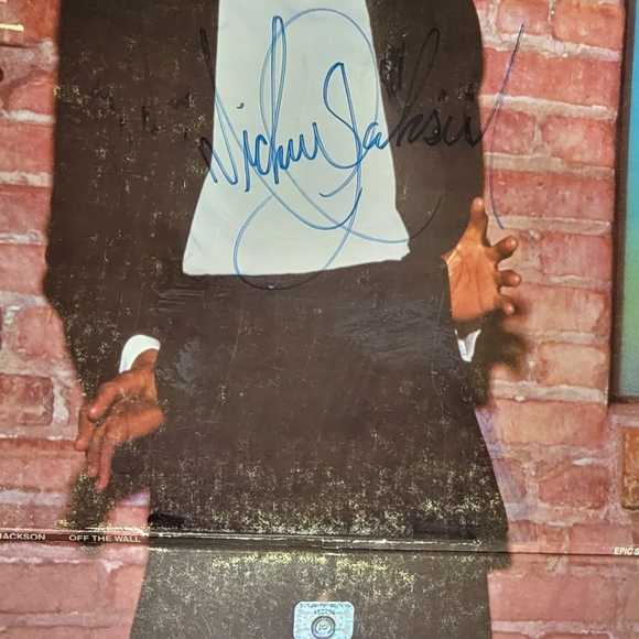 MICHAEL JACKSON AUTOGRAPHED VINYL - Picture 6 of 6